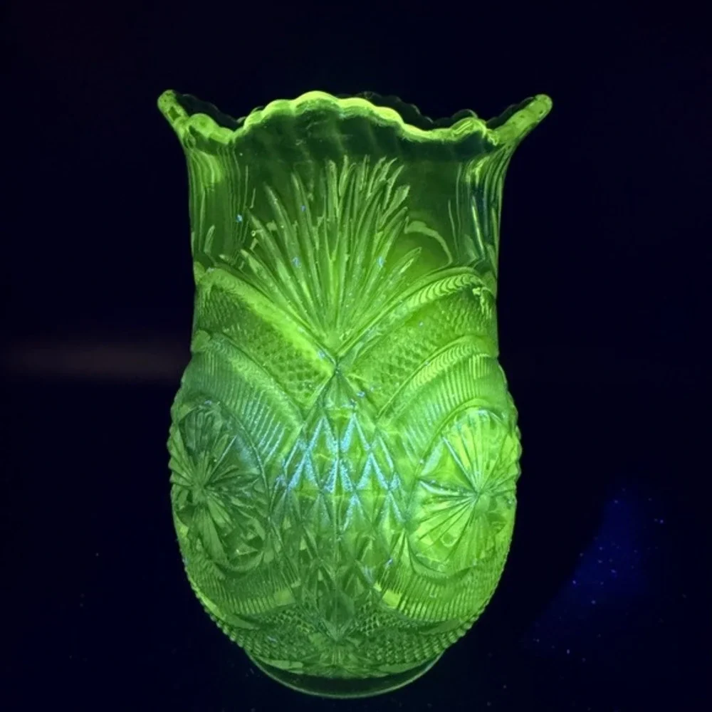Bryce Higbee co Manganese Glass Vase Scalloped EAPG Glows Green 365nm UV Banquet